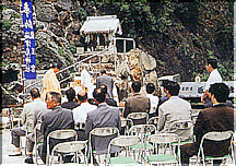 �����_�Е�����